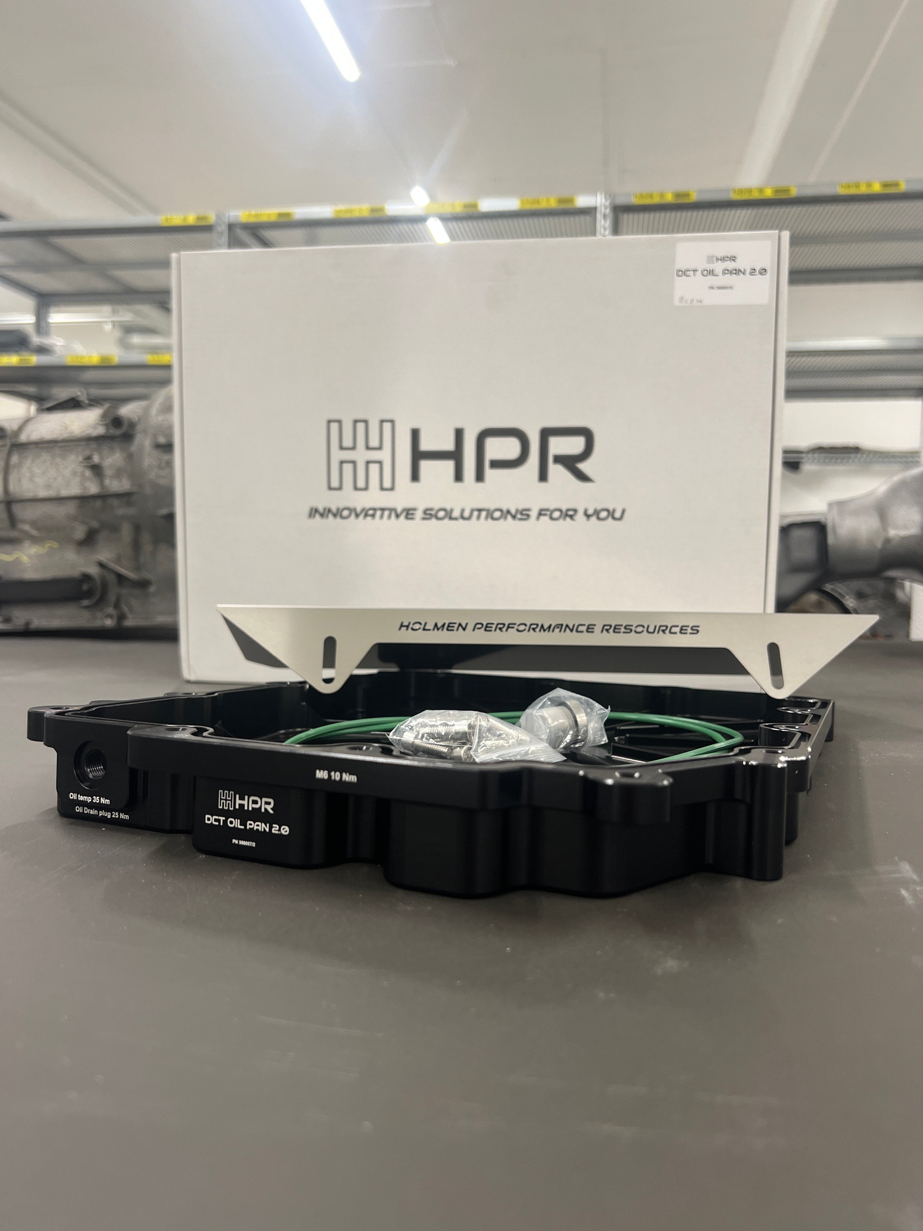 HPR transmission oil pan for DCT. Includes bolts, hardware and heat shield.